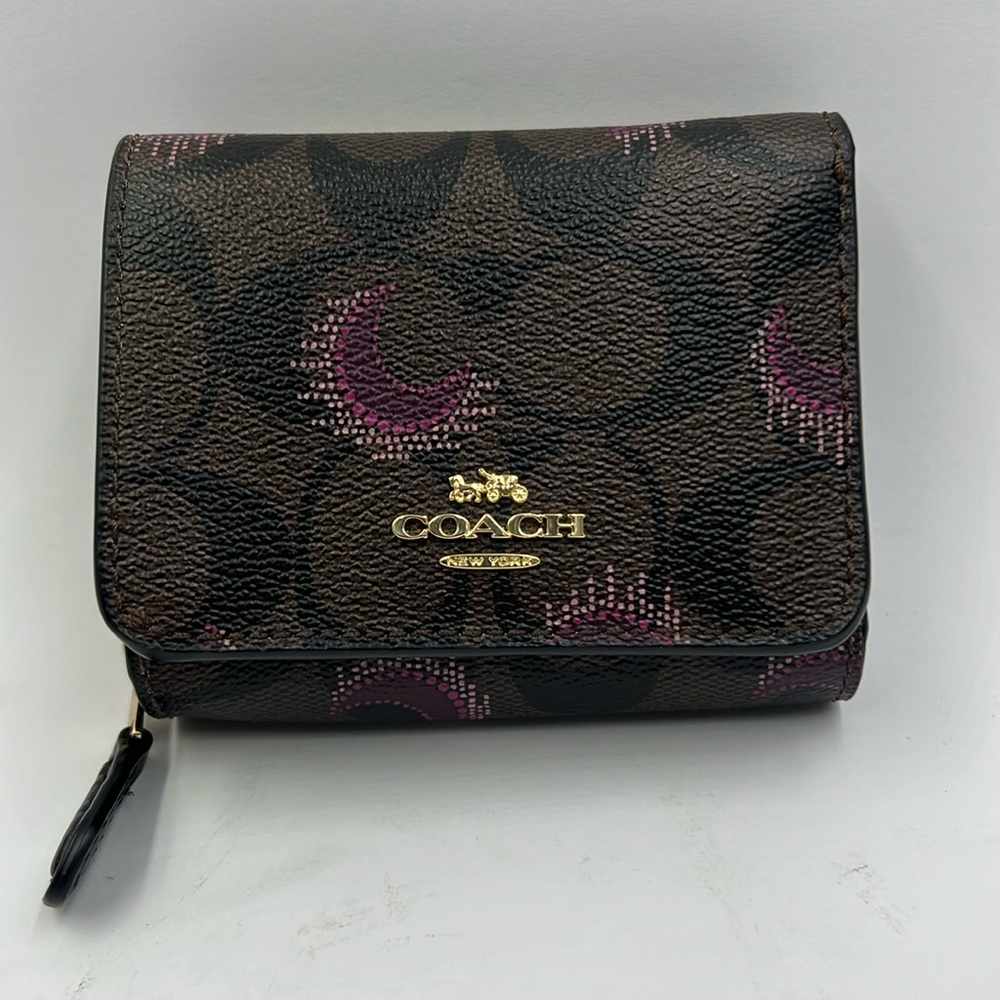 Coach Small Trifold Wallet in excellent condition